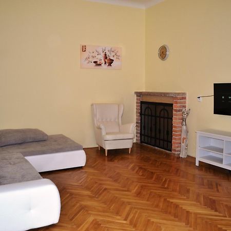 Sunflower 2Bdr Flat By Ruterra Praga Exterior foto