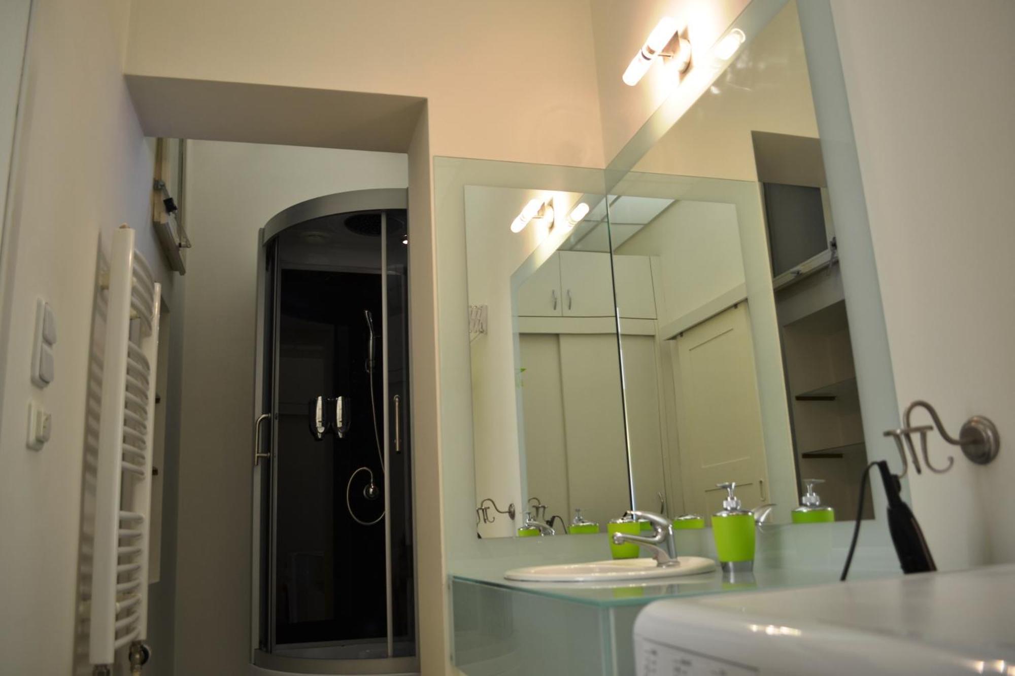 Sunflower 2Bdr Flat By Ruterra Praga Exterior foto
